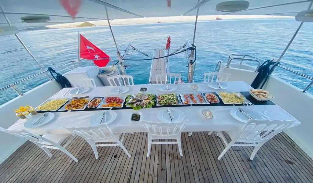 YACHT BANU